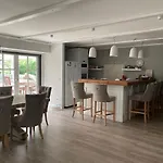 Medencés villa Szigligeten *